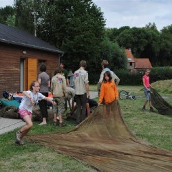 Uitladen Materiaal  16 - Scouts en Gidsen Zaventem 